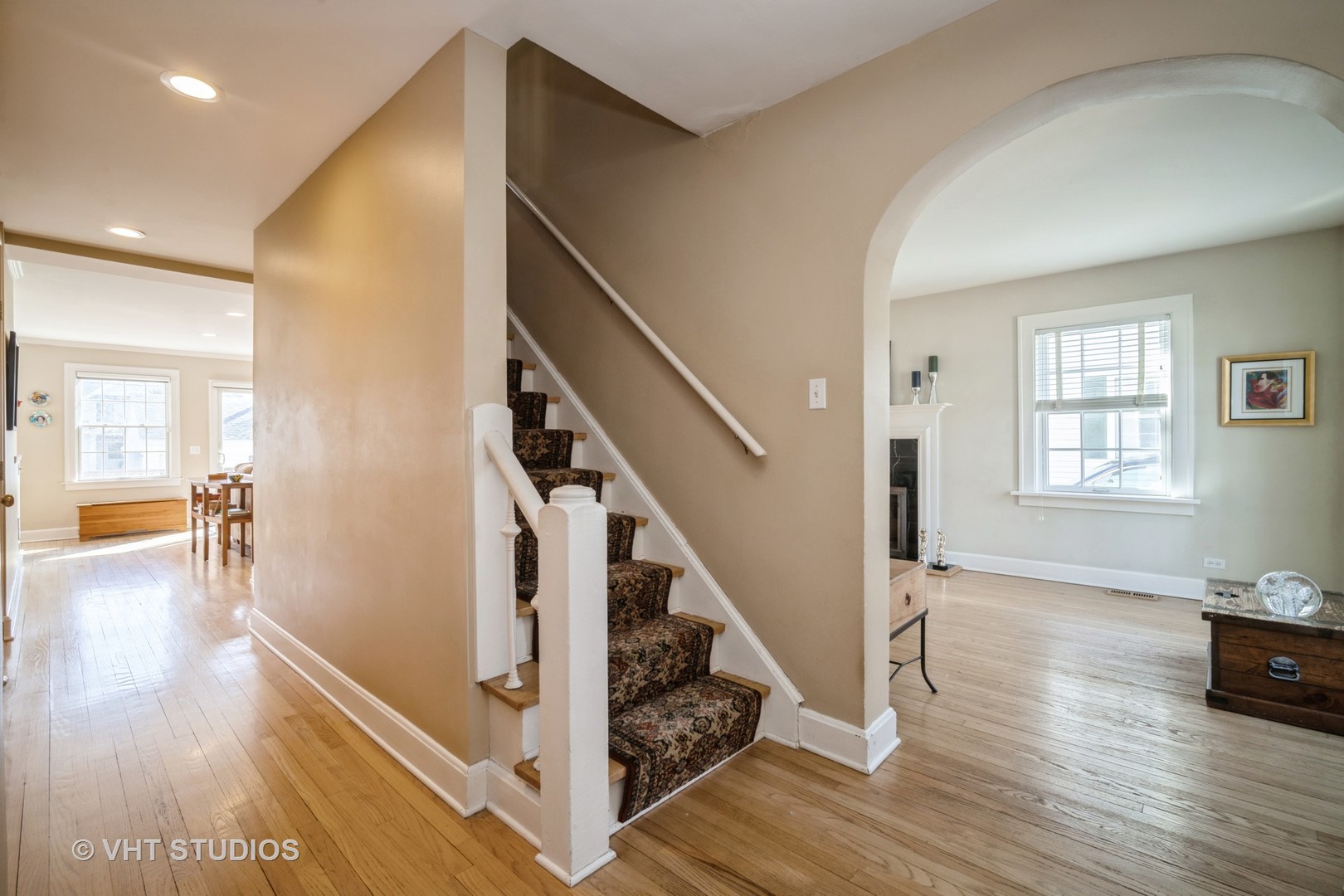 2117 Illinois Road Northbrook, IL 60062 - Photo 2 of 30