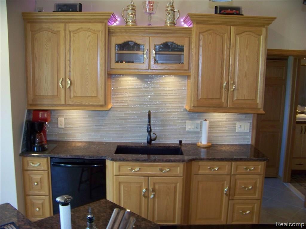 9967 Chinavare Road Newport, MI 48166 - Photo 19 of 45 New backsplash.