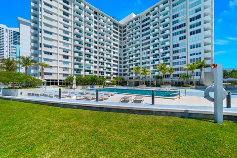 $399,000 | 1200 West Avenue, Unit 316, Miami Beach, FL 33139