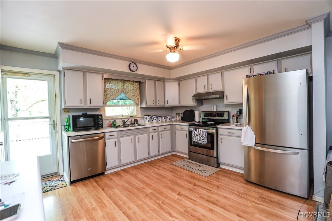 8229 Little Florida Road Mechanicsville, VA 23111 - Photo 30 of 40 Kitchen with a ceiling fan, crown molding, under c