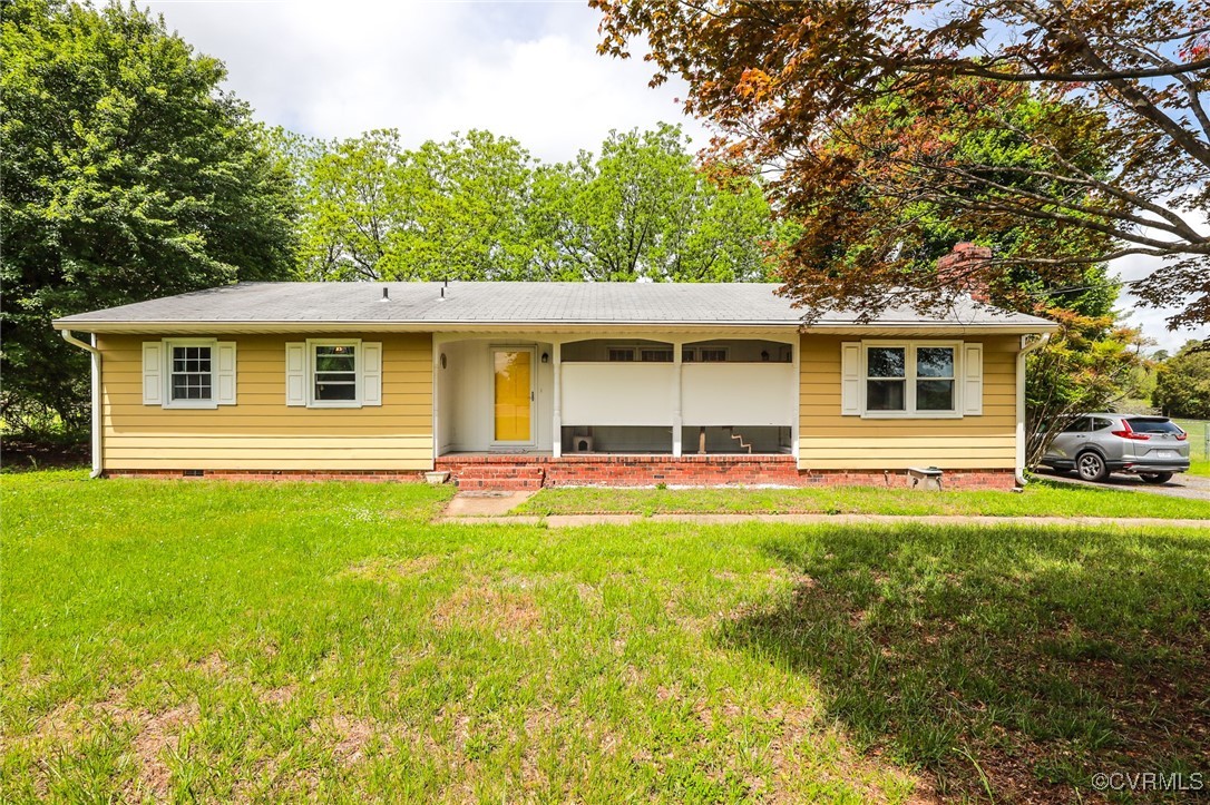 8229 Little Florida Road Mechanicsville, VA 23111 - Photo 3 of 40 Ranch-style house featuring entry steps and a fron