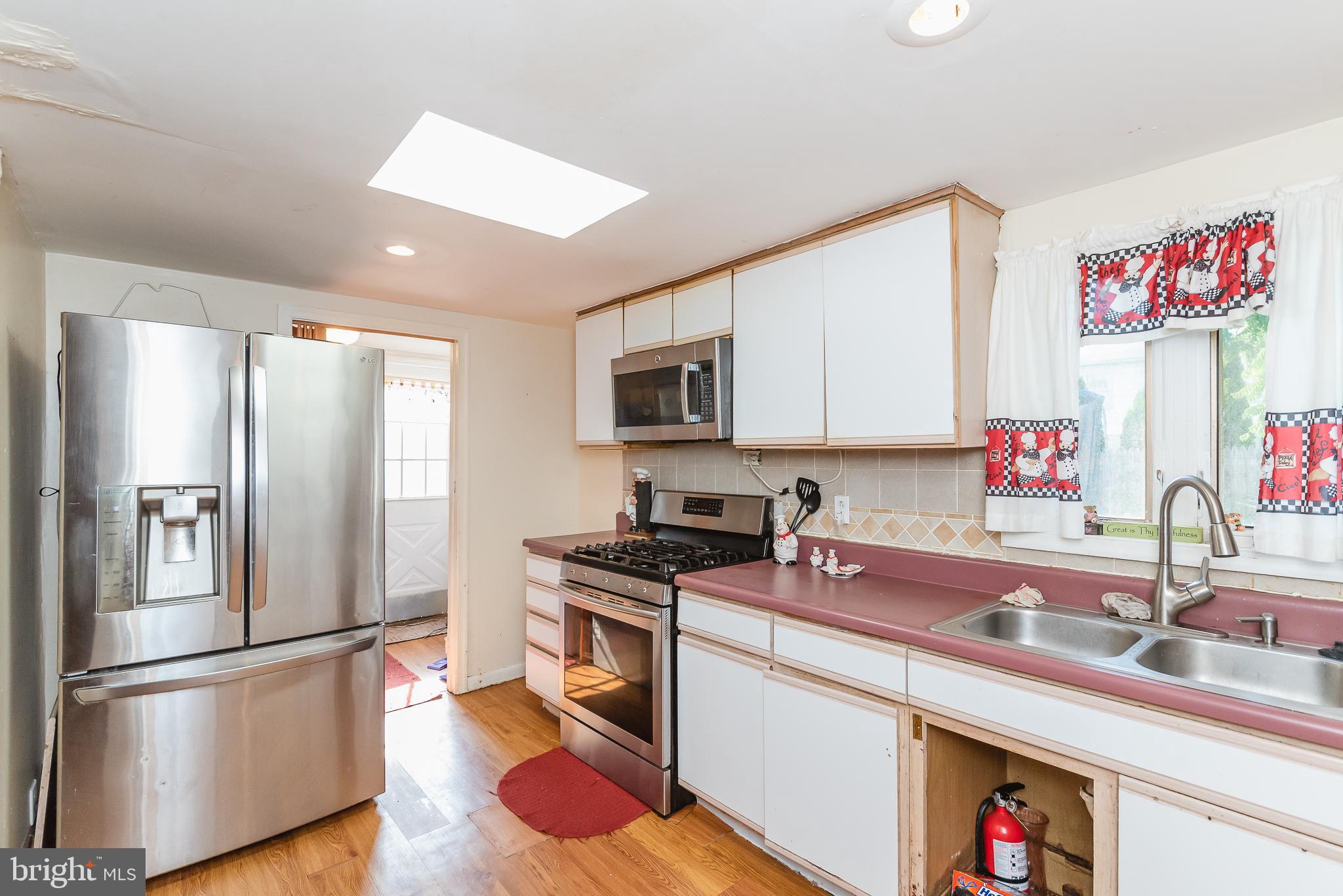 1702 Earhart Road Baltimore, MD 21221 - Photo 17 of 39 Kitchen