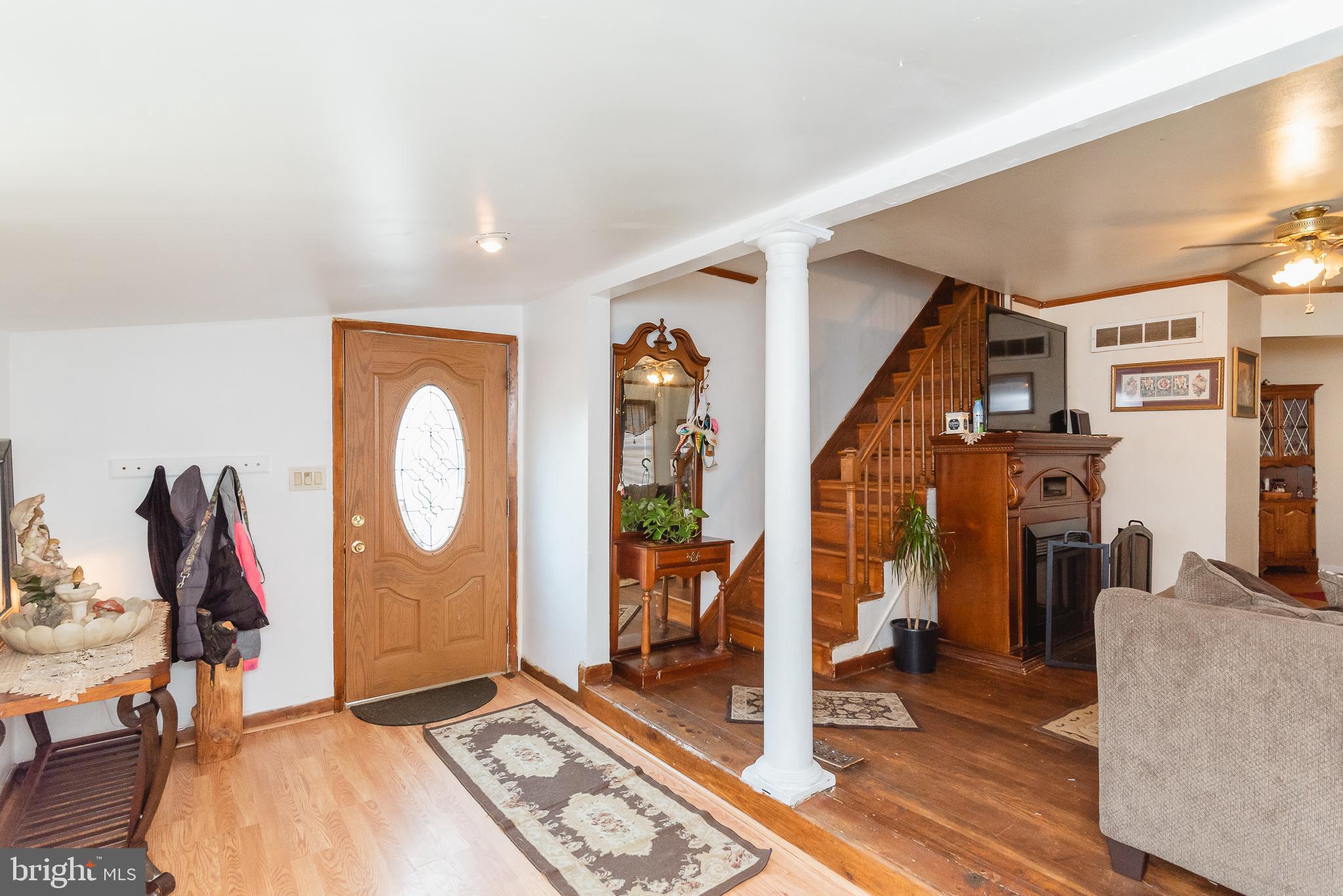1702 Earhart Road Baltimore, MD 21221 - Photo 3 of 39 Foyer