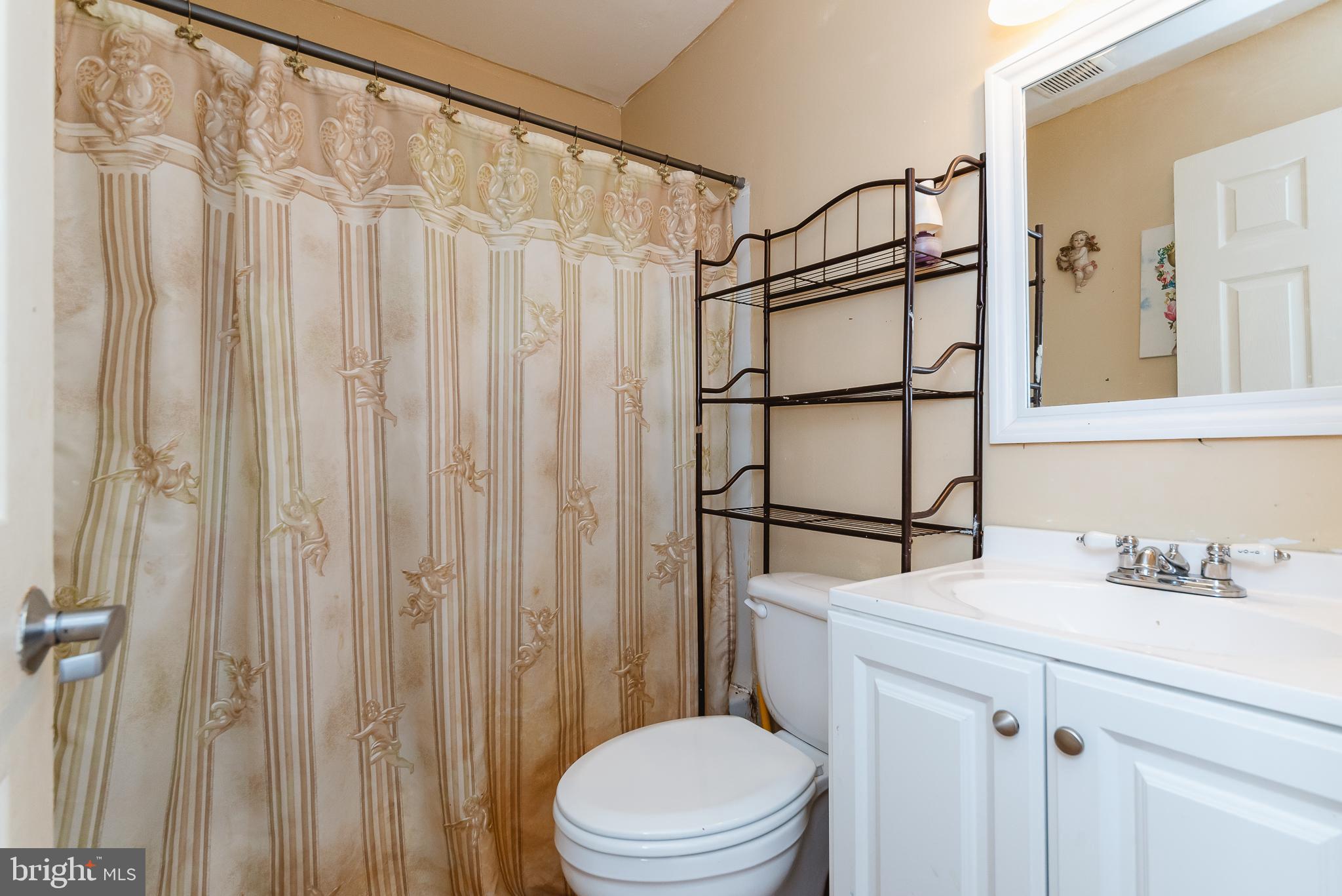 1702 Earhart Road Baltimore, MD 21221 - Photo 21 of 39 Bath Main