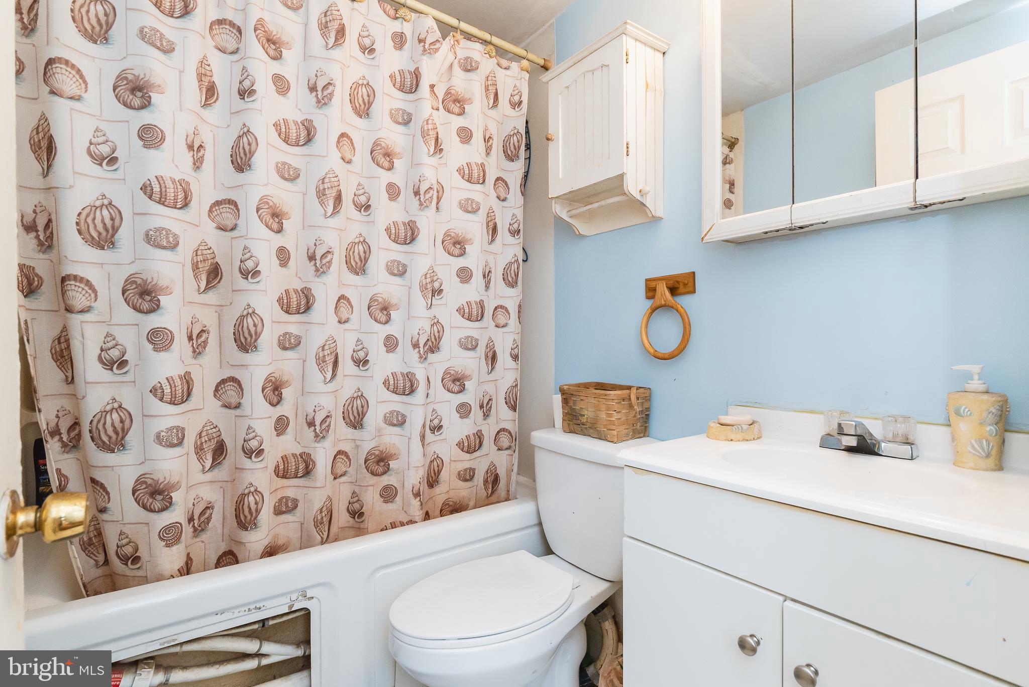 1702 Earhart Road Baltimore, MD 21221 - Photo 27 of 39 Bath Upper