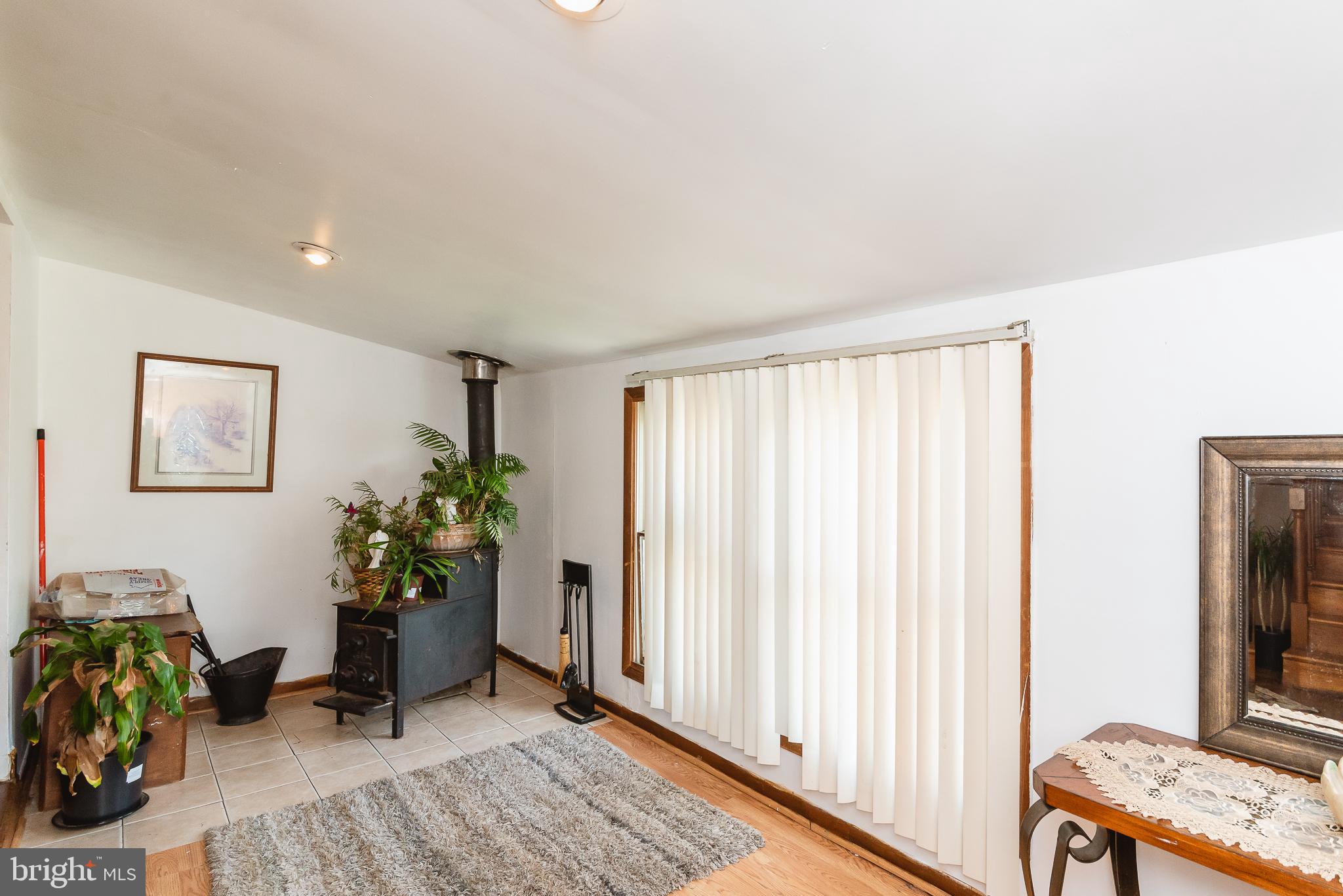 1702 Earhart Road Baltimore, MD 21221 - Photo 4 of 39 Foyer