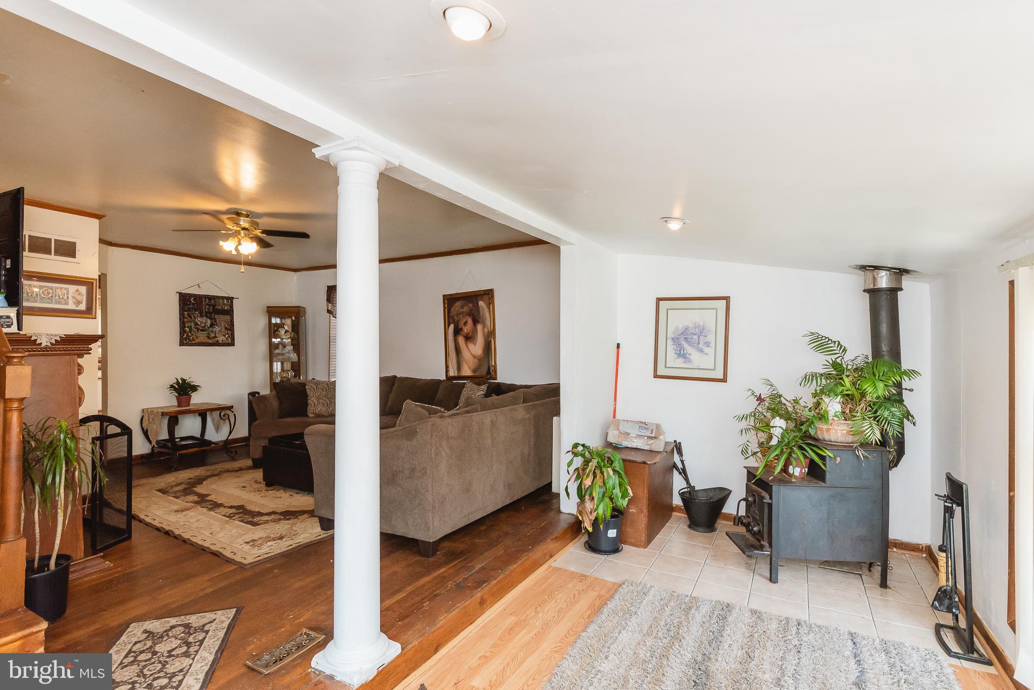 1702 Earhart Road Baltimore, MD 21221 - Photo 5 of 39 Foyer
