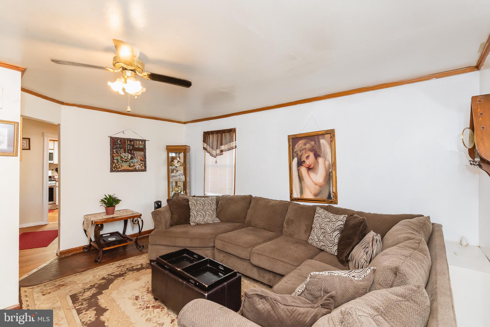 1702 Earhart Road Baltimore, MD 21221 - Photo 9 of 39 Living Room