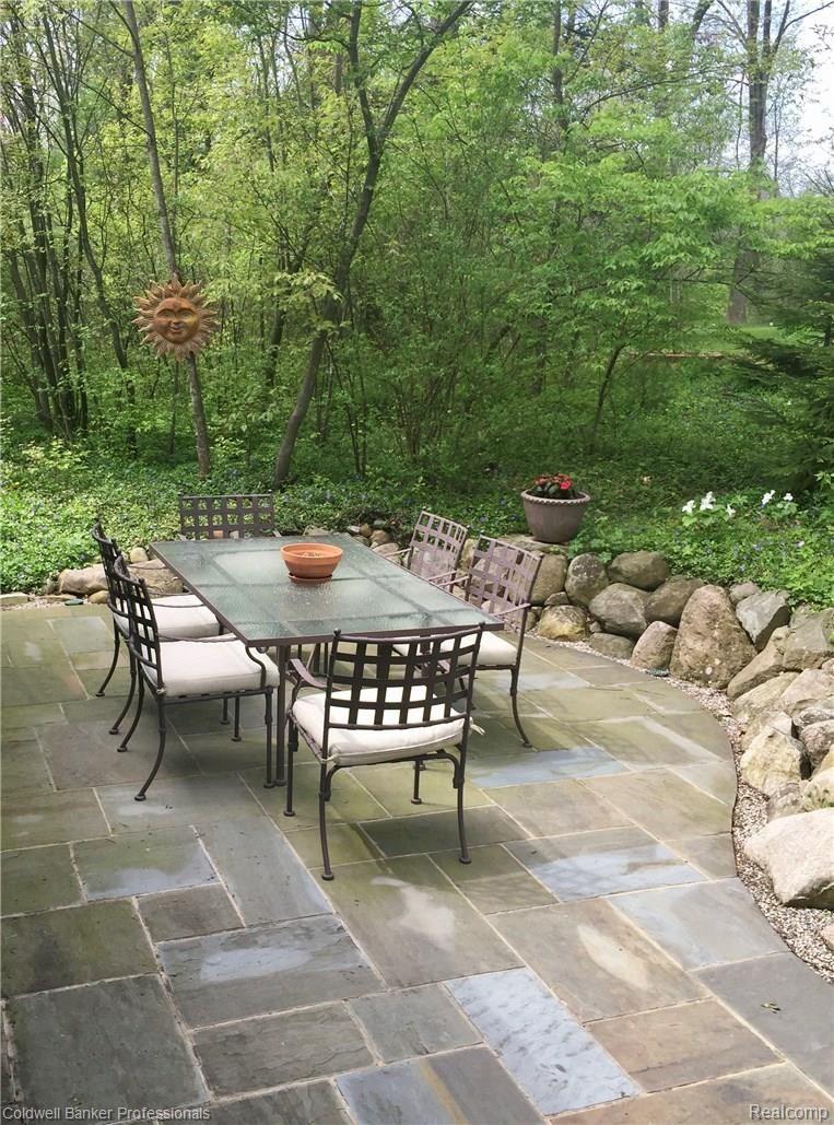 1078 Greentree Road Bloomfield Hills, MI 48304 - Photo 34 of 42 Privacy abounds