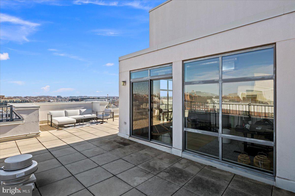2020 12th Street Northwest, Unit 812 Washington, DC 20009 - Photo 29 of 38 a view of a terrace