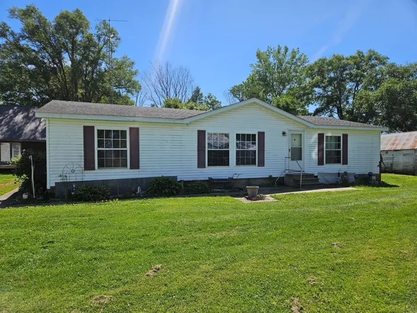 $69,900 | 110 East South Street, Loraine, IL 62349