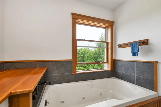 $1,400,000 | 190 Ledge Hill Road, Tuftonboro, NH 03816