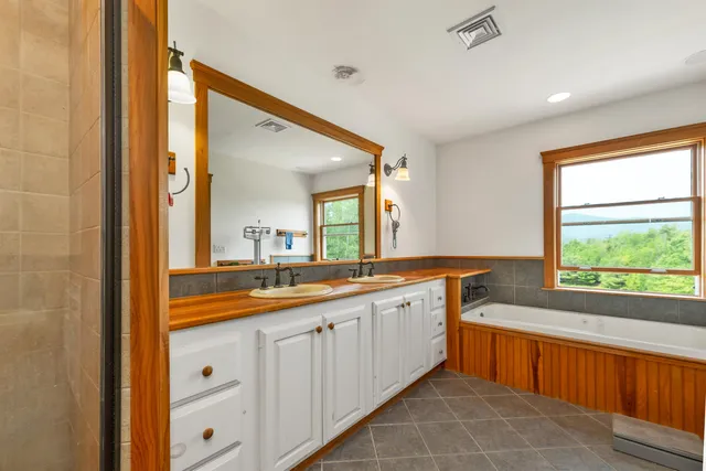 $1,400,000 | 190 Ledge Hill Road, Tuftonboro, NH 03816