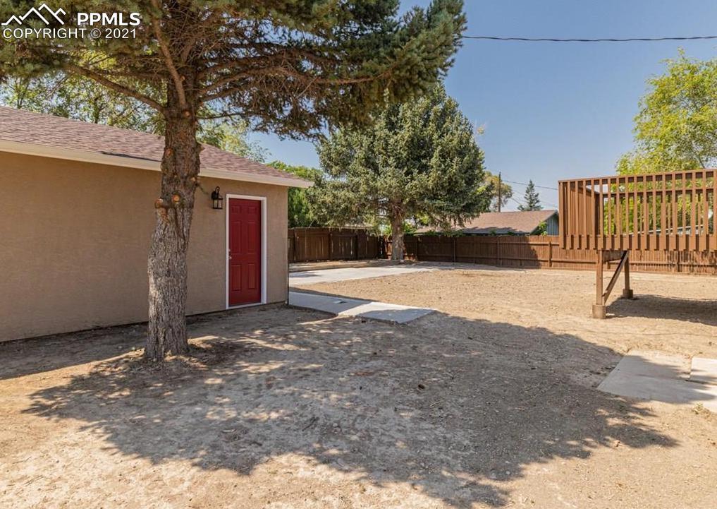 60 Calhoun Road Pueblo, CO 81001 - Photo 28 of 32 a view of a yard with plants and trees