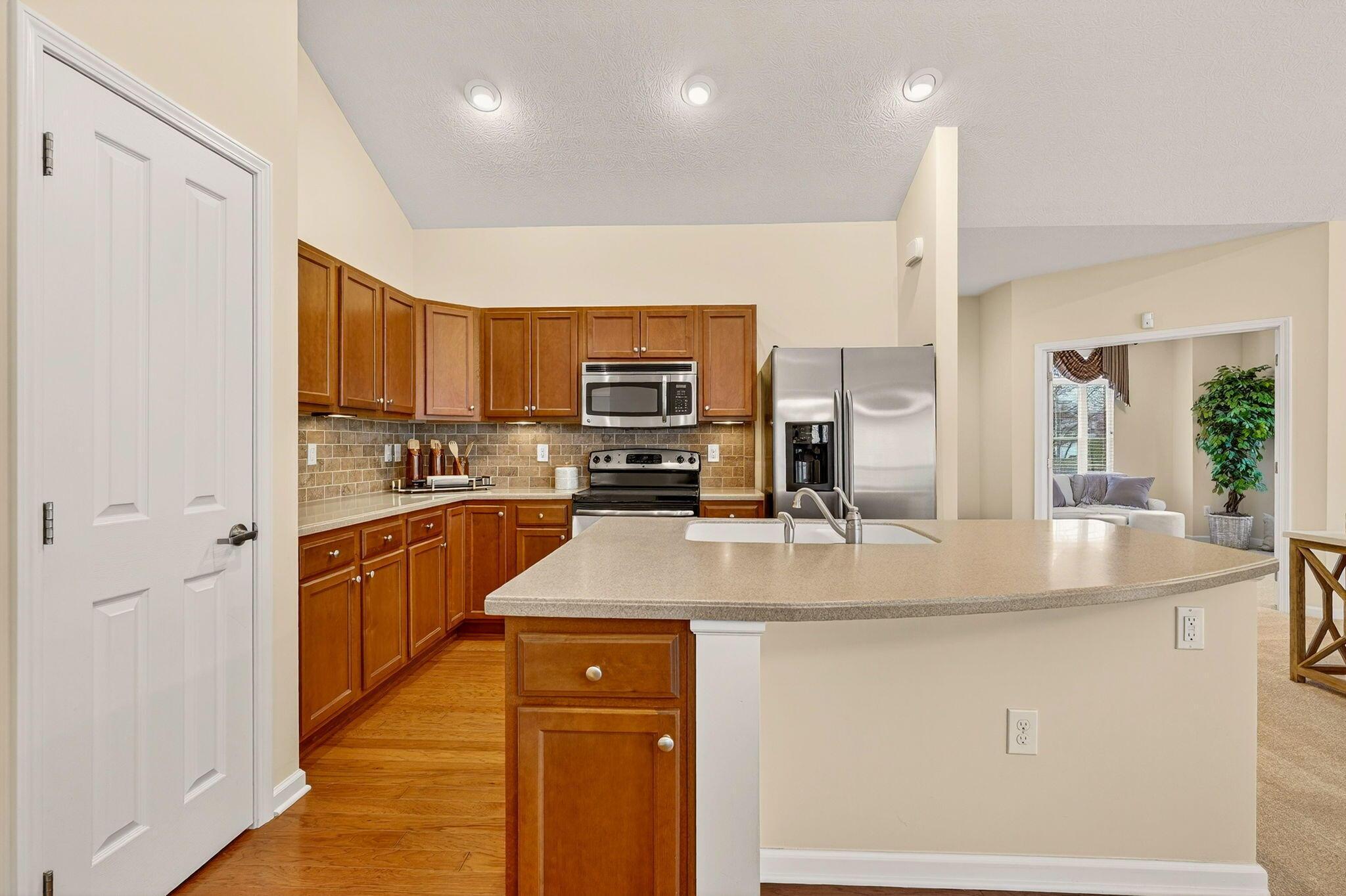 6931 Rothwell Street New Albany, OH 43054 - Photo 15 of 58 Spacious pantry