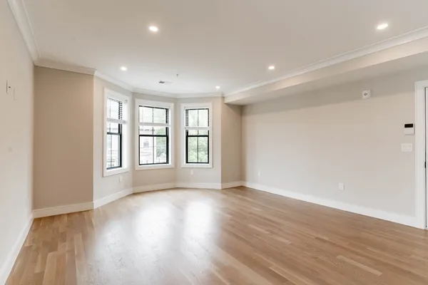 $6,500 | 283 Lamartine Street, Unit 2, Boston, MA 02130