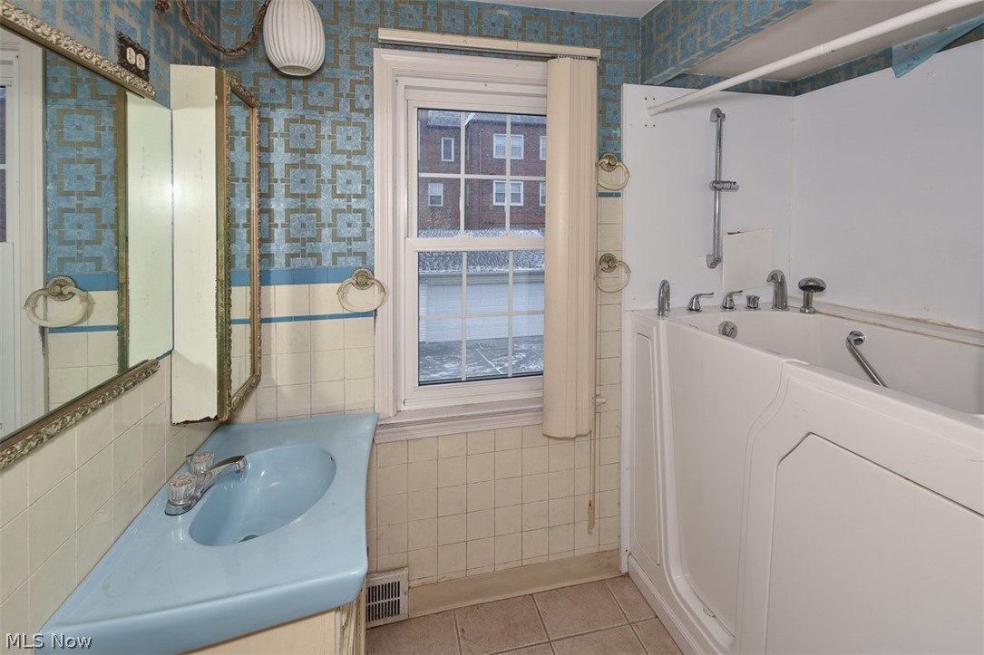 3415 Milverton Road Shaker Heights, OH 44120 - Photo 13 of 27 Gallery Image 13