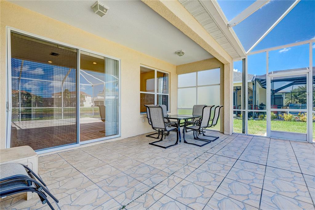 5621 52nd Avenue West Bradenton, FL 34210 - Photo 26 of 33 a view of a livingroom with chairs and table in a patio