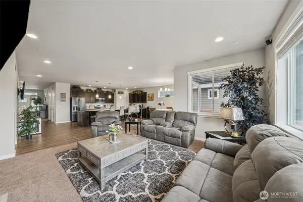 $744,999 | 10707 130th Street East, Puyallup, WA 98374
