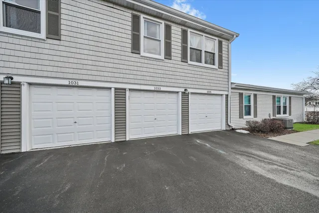 $2,100 | 1033 Glouchester Harbor, Unit 3602, Schaumburg, IL 60193