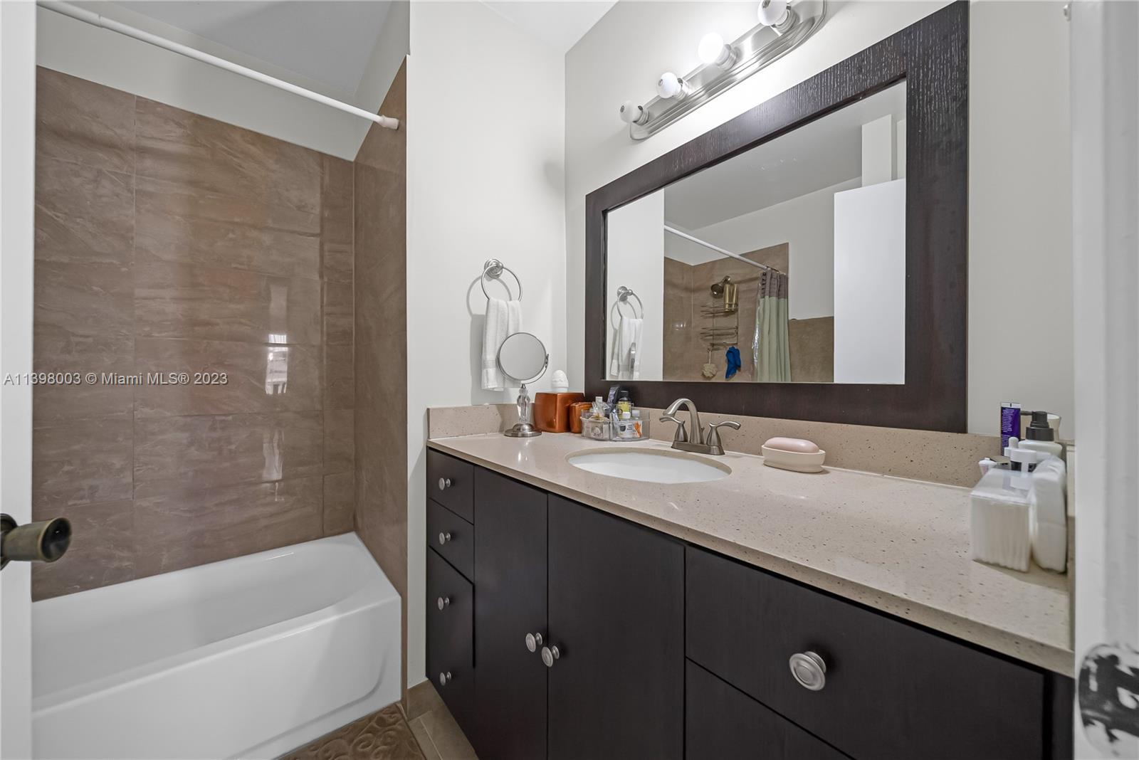 15330 Southwest 106th Terrace, Unit 903 Miami, FL 33196 - Photo 14 of 43 a bathroom with a bathtub a sink and a mirror