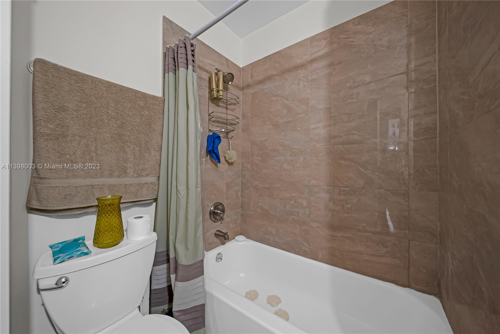 15330 Southwest 106th Terrace, Unit 903 Miami, FL 33196 - Photo 15 of 43 a bathroom with a toilet and a bathtub