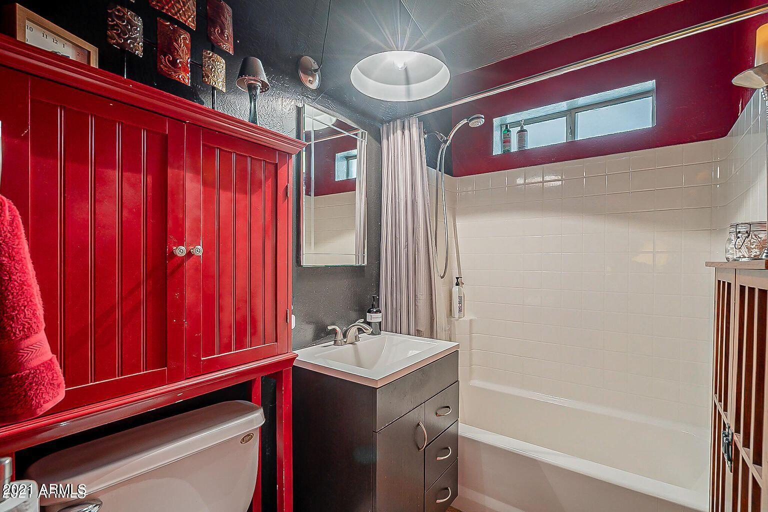 9416 North 3rd Avenue Phoenix, AZ 85021 - Photo 13 of 25 a bathroom with a sink and a mirror
