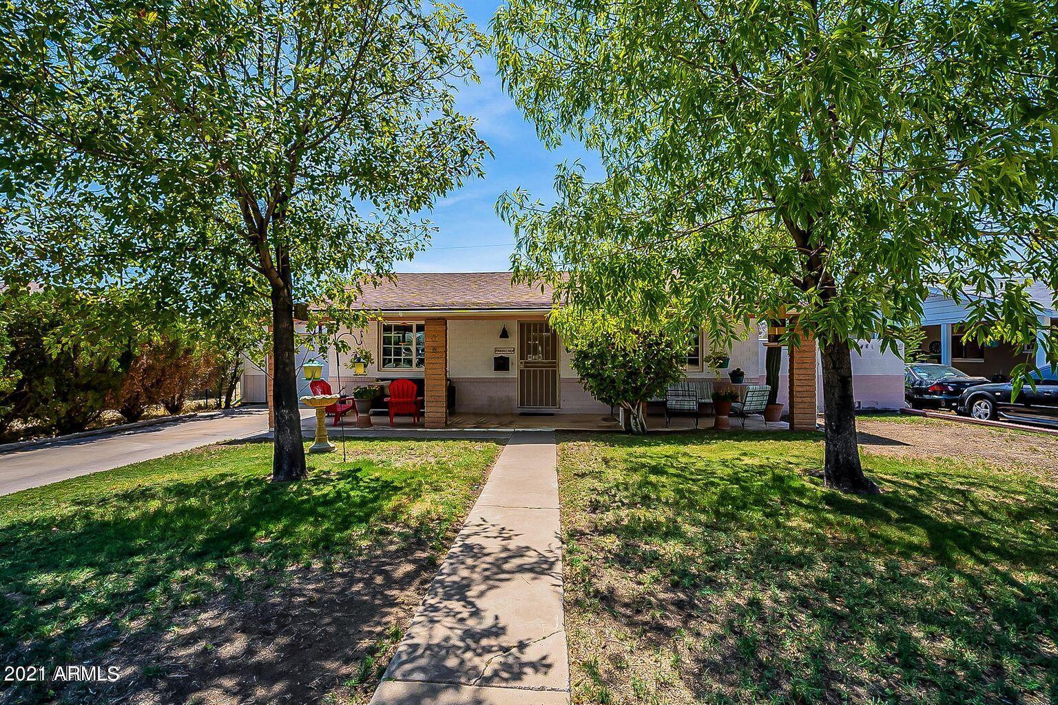 9416 North 3rd Avenue Phoenix, AZ 85021 - Photo 2 of 25 a view of a house with backyard porch and sitting area
