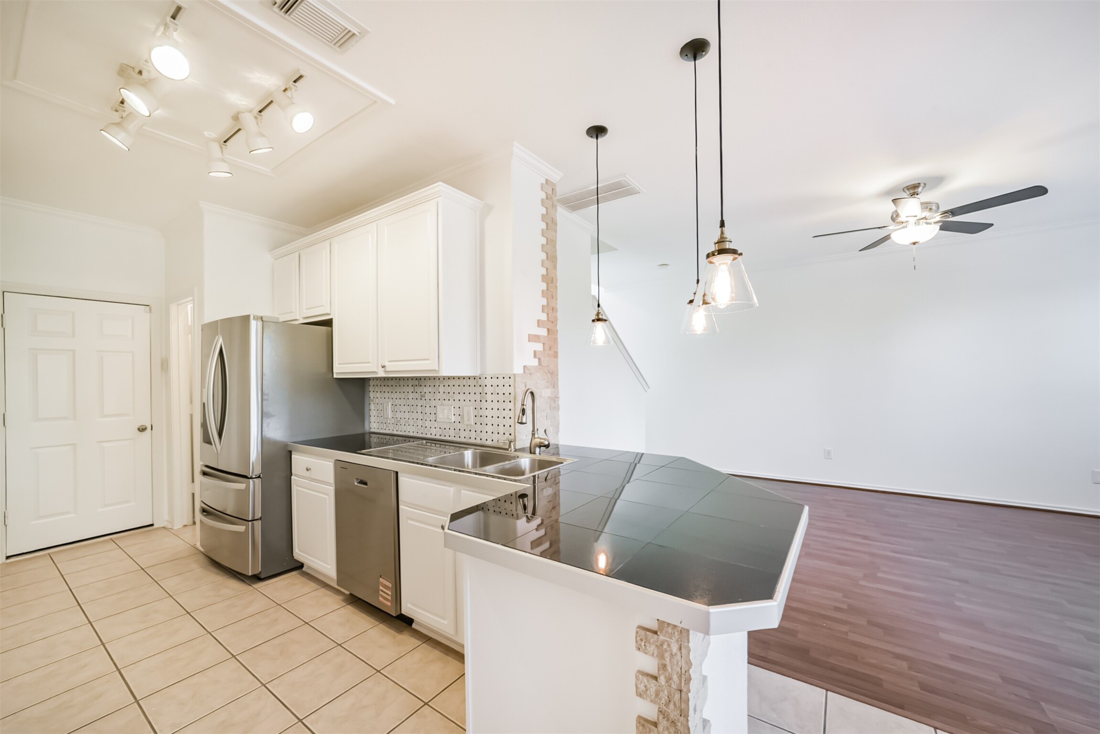 11823 Keystone Spring Way Houston, TX 77089 - Photo 8 of 32