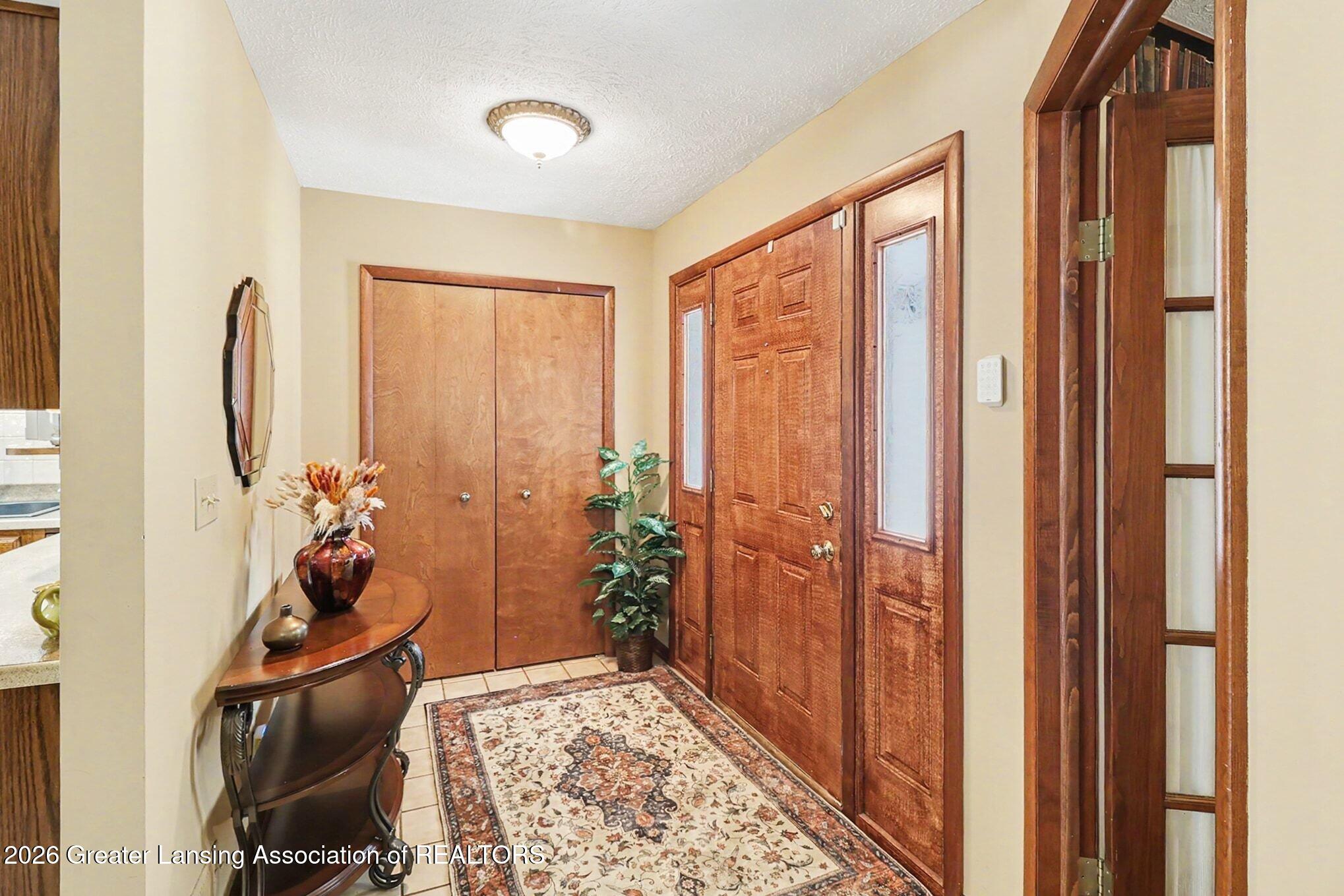 1404 Riley Ridge Drive Lansing, MI 48917 - Photo 3 of 29 004_786a3389_233