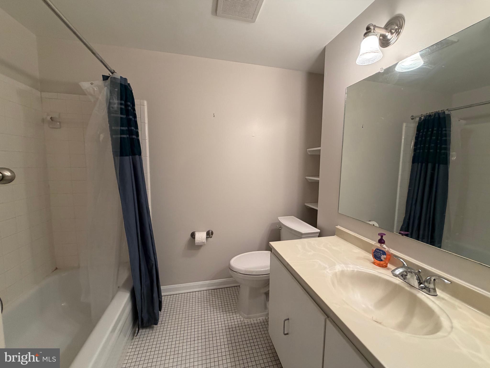 327 James Street Falls Church, VA 22046 - Photo 19 of 35 Middle Full Bath