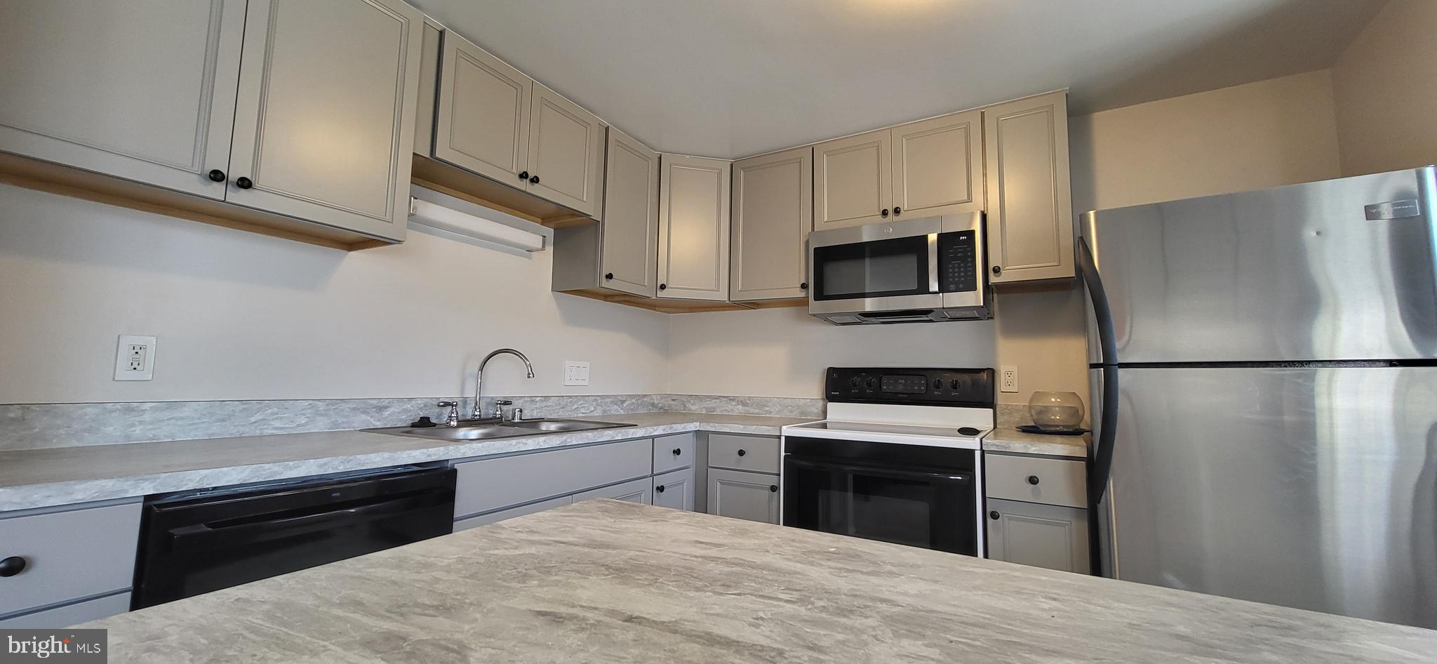 327 James Street Falls Church, VA 22046 - Photo 2 of 35 Kitchen 1