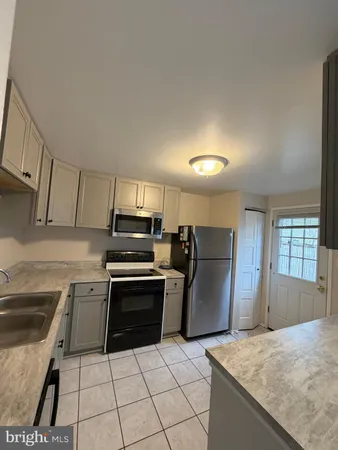 $3,600 | 327 James Street, Falls Church, VA 22046