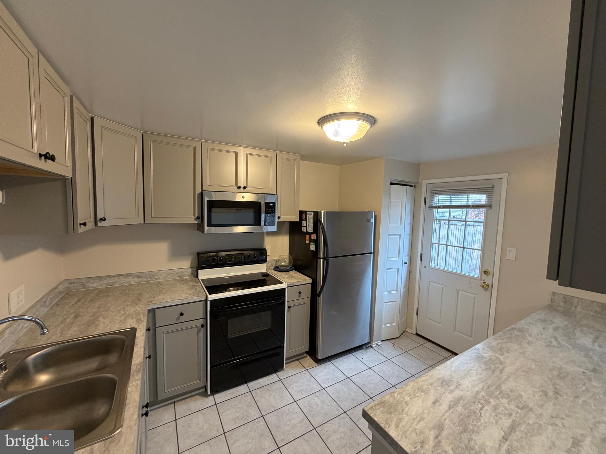 327 James Street Falls Church, VA 22046 - Photo 5 of 35 Kitchen 4