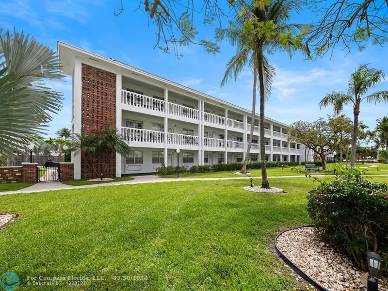 2455 Northeast 51st St Unit E217