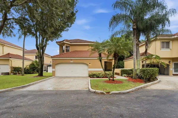 $3,850 | 11375 Lakeview Drive, Unit 68U, Coral Springs, FL 33071