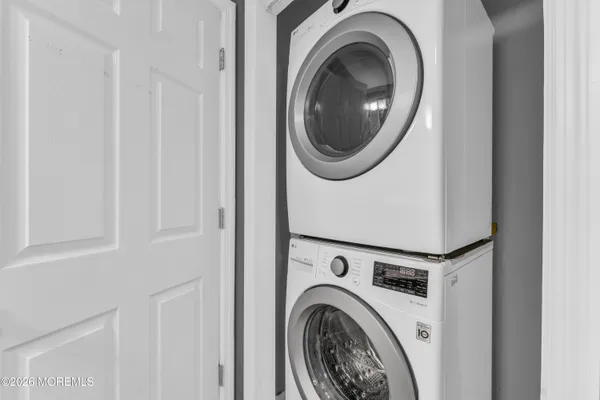 a view of entryway with washer and dryer