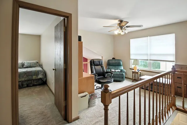 a view of a livingroom with workspace