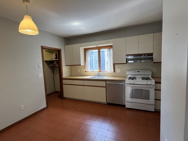 32 Hamilton Road, Unit 1 Somerville, MA 02144 - Photo 11 of 20