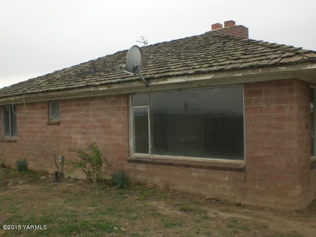 330 South Satus Road Toppenish, WA 98948 - Photo 13 of 24 a close up of a brick wall