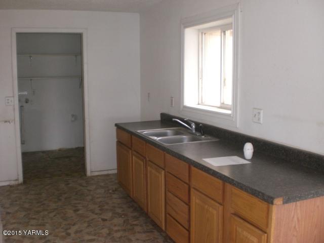 330 South Satus Road Toppenish, WA 98948 - Photo 14 of 24 a bathroom with a sink and a vanity