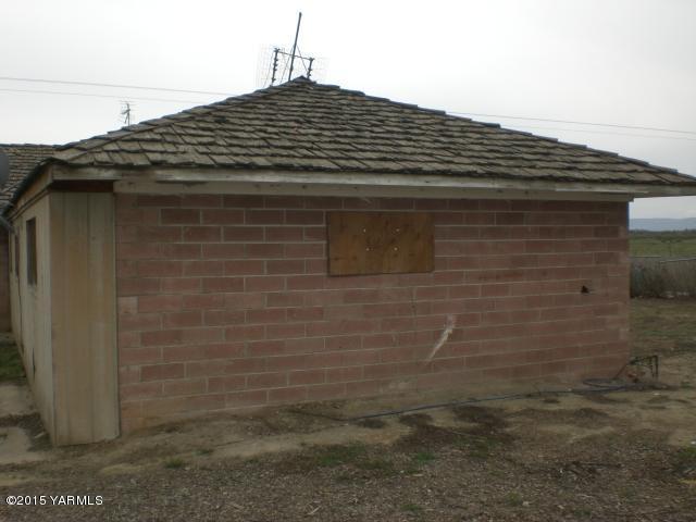330 South Satus Road Toppenish, WA 98948 - Photo 4 of 24 a close up of a brick wall