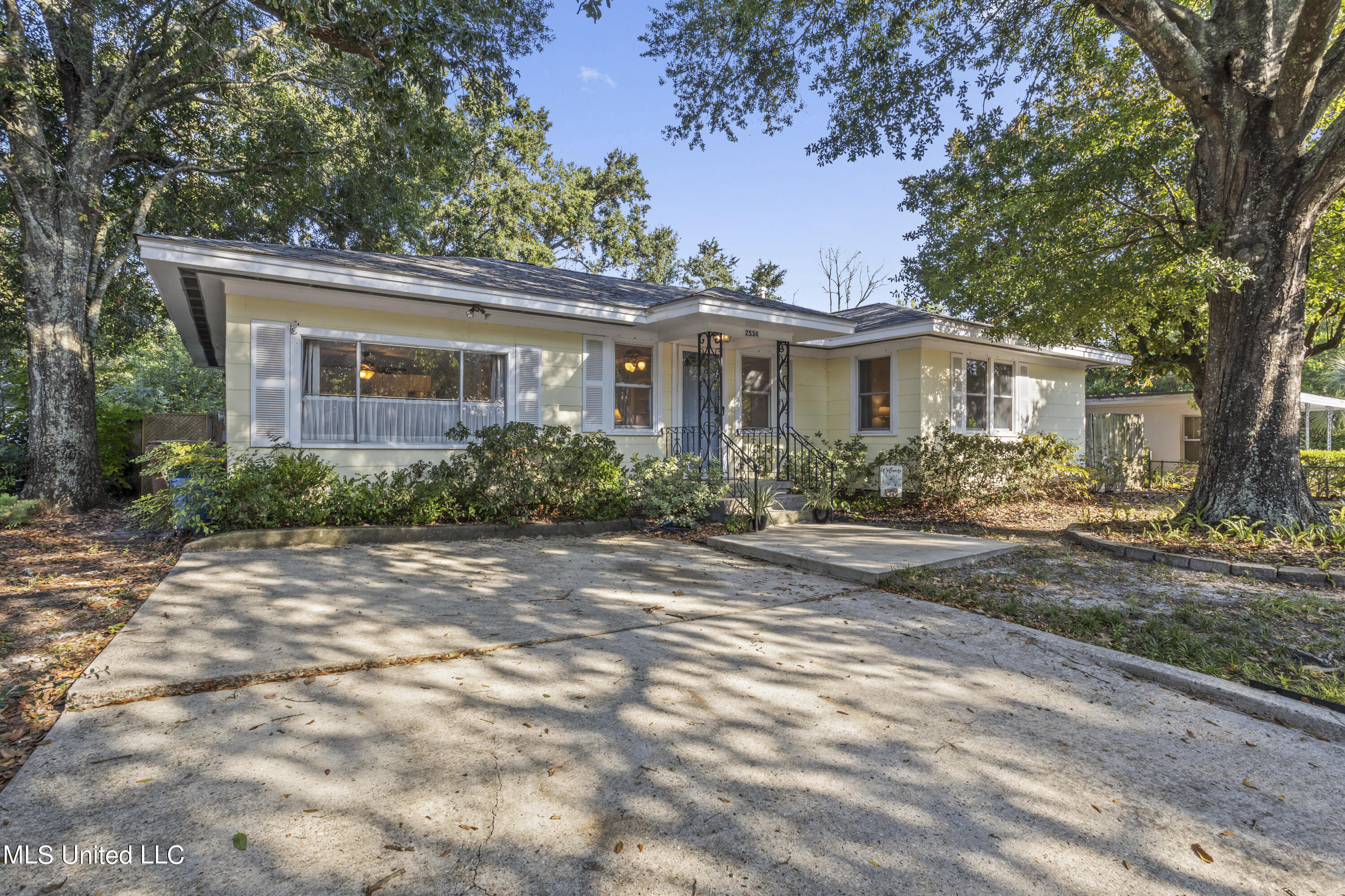 2534 Wilson Road Biloxi, MS 39531 - Photo 2 of 37 002