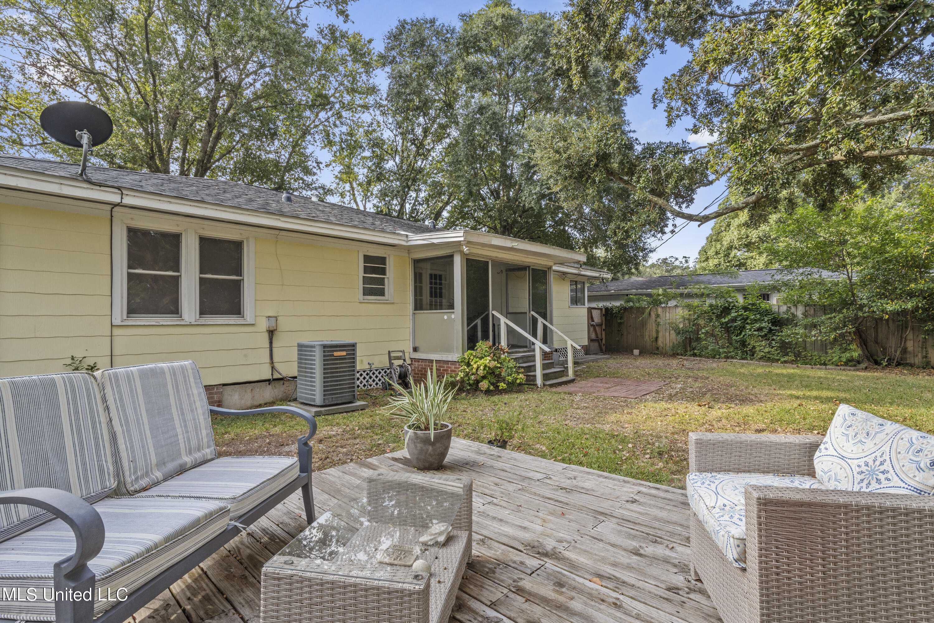 2534 Wilson Road Biloxi, MS 39531 - Photo 32 of 37 032
