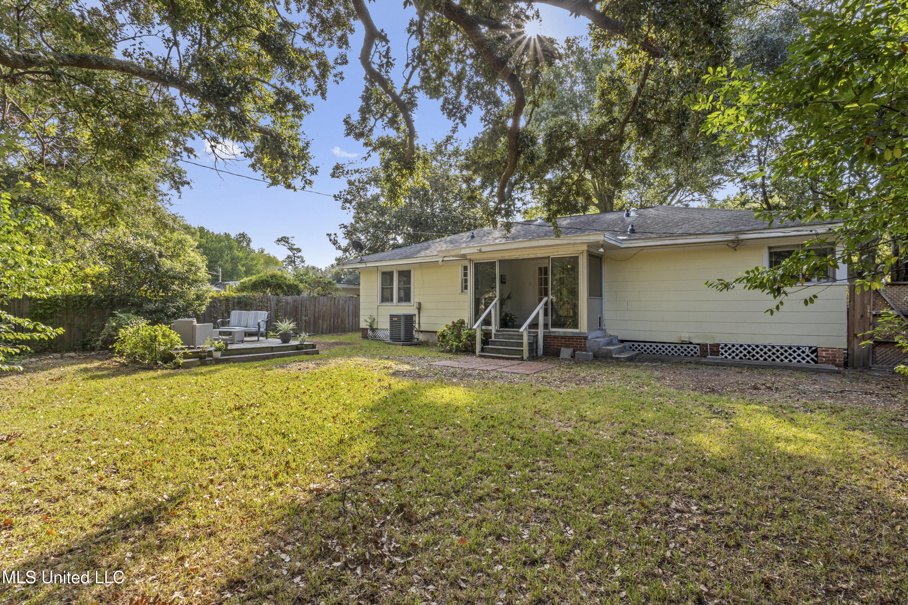 2534 Wilson Road Biloxi, MS 39531 - Photo 34 of 37 034