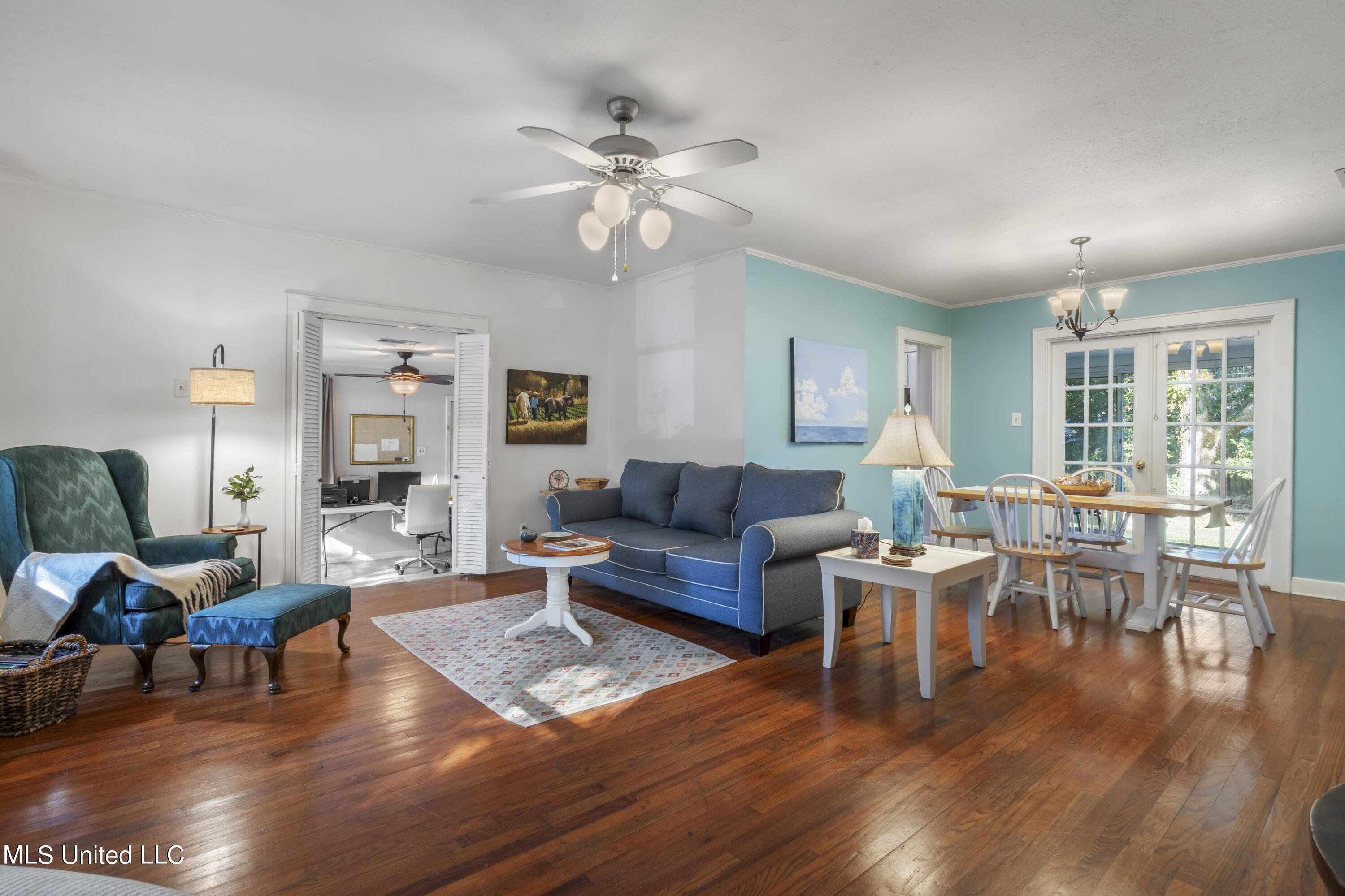 2534 Wilson Road Biloxi, MS 39531 - Photo 5 of 37 005