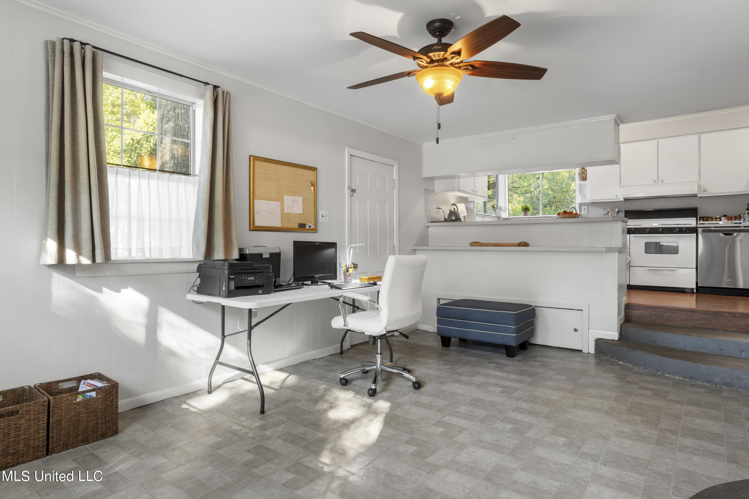 2534 Wilson Road Biloxi, MS 39531 - Photo 9 of 37 009