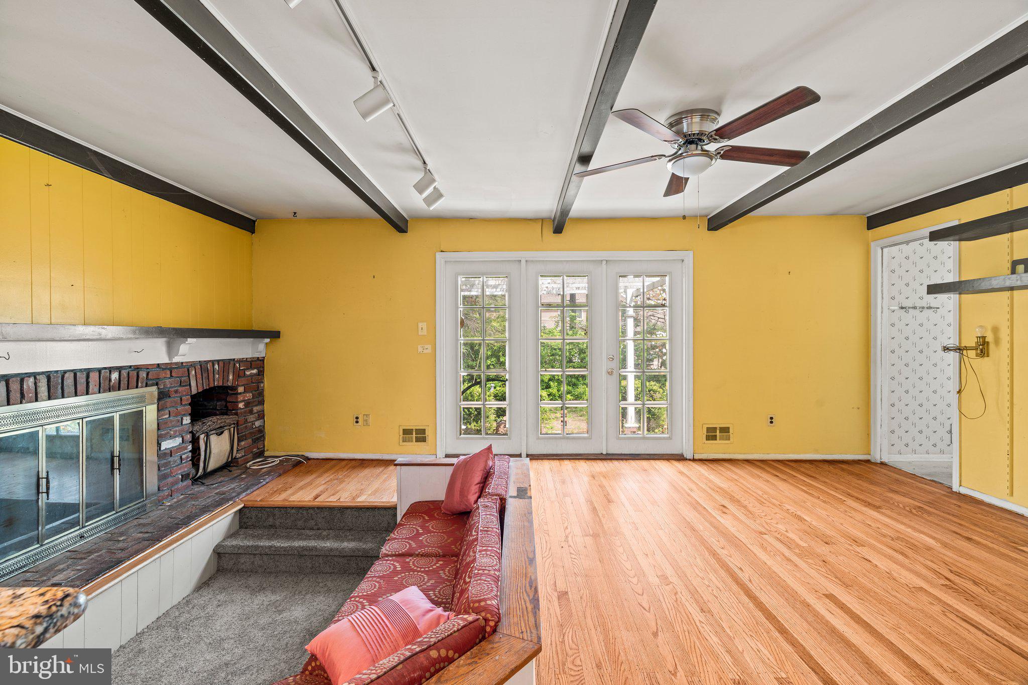 304 Bortons Mill Road Cherry Hill, NJ 08034 - Photo 15 of 35 a spacious bedroom with a bed and wooden floor