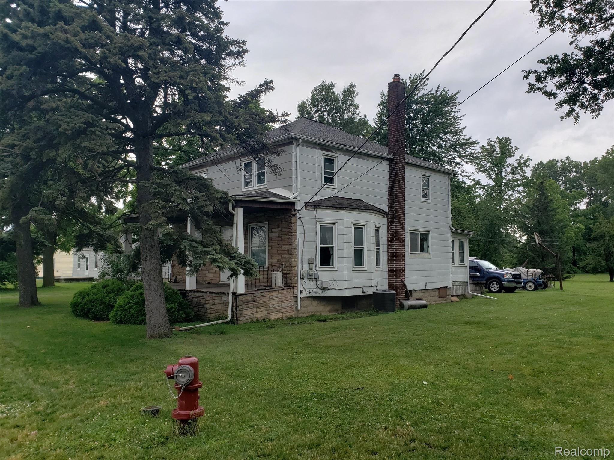 28644 Ecorse Road Romulus, MI 48174 - Photo 3 of 18 Right side of house.jpg