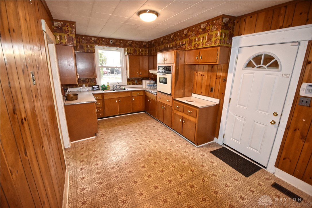 1149 East Hoop Road Xenia, OH 45385 - Photo 18 of 36